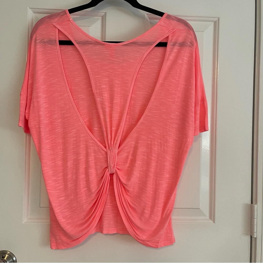 NWOT LF emma + sam neon pink cut out cropped tshirt - Picture 2 of 14